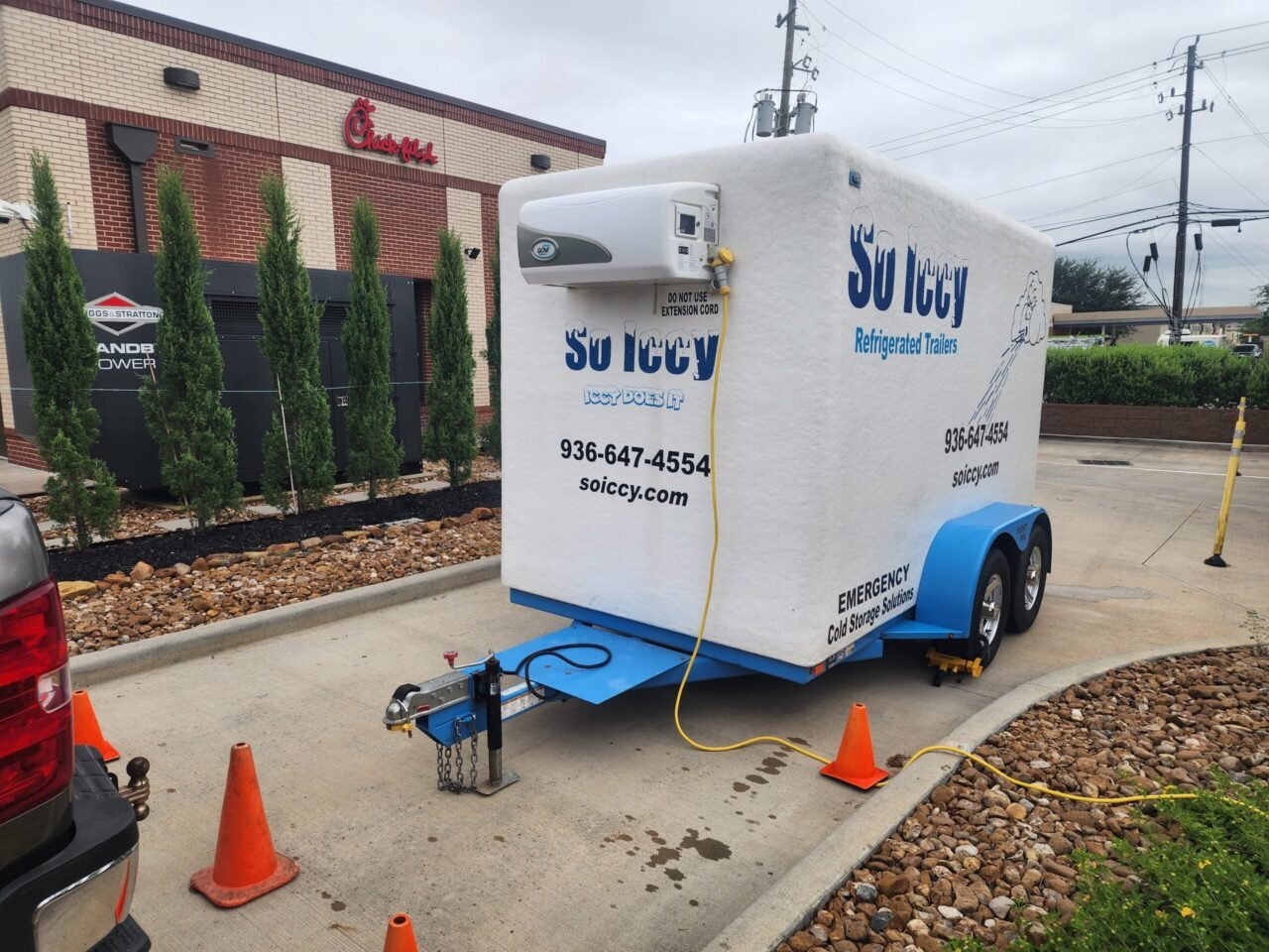 So Iccy refrigerated trailer outside a
          restaurant, commercial kitchen or loading dock.